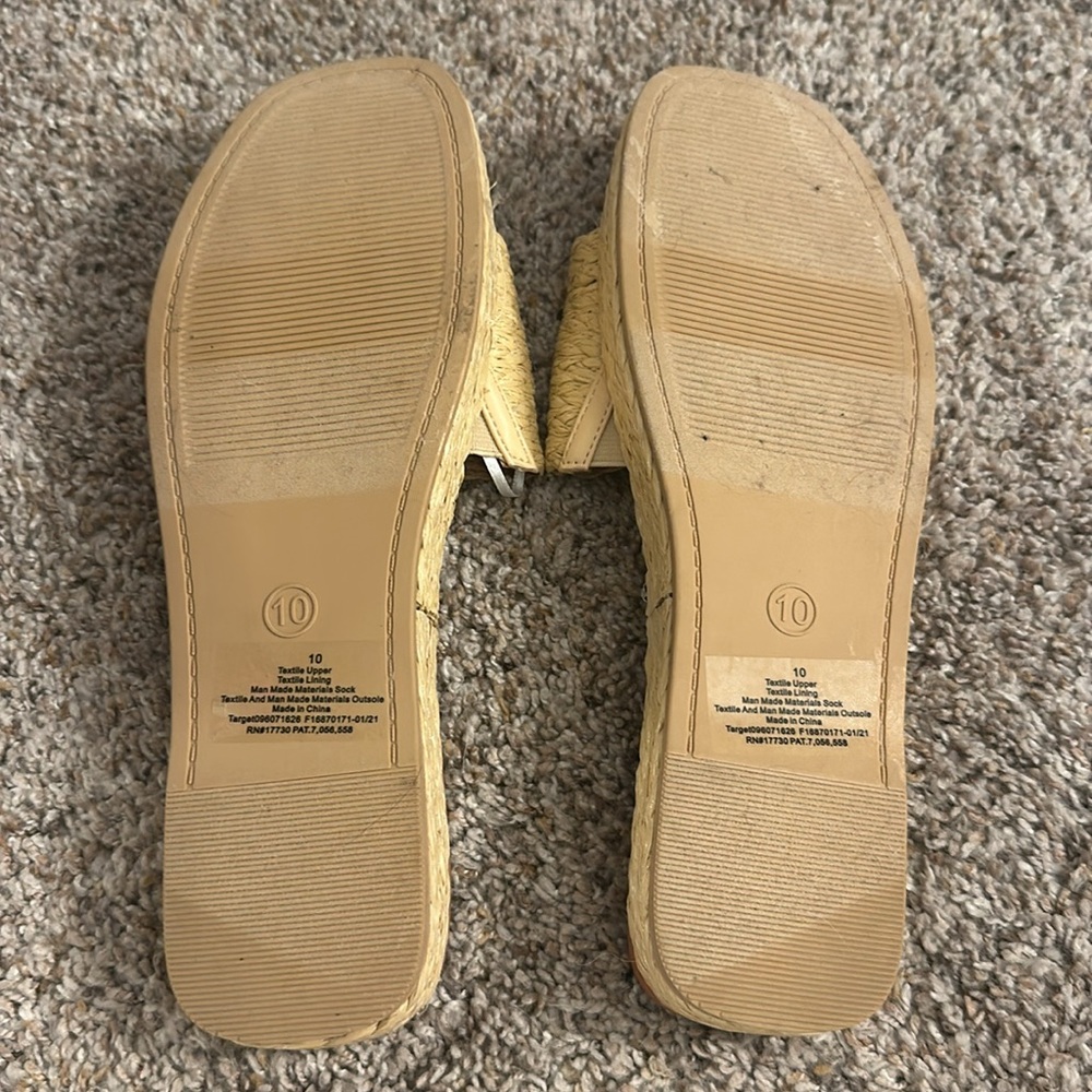 Universal Thread Raffia Sandals | Size 10 - Picture 3 of 4